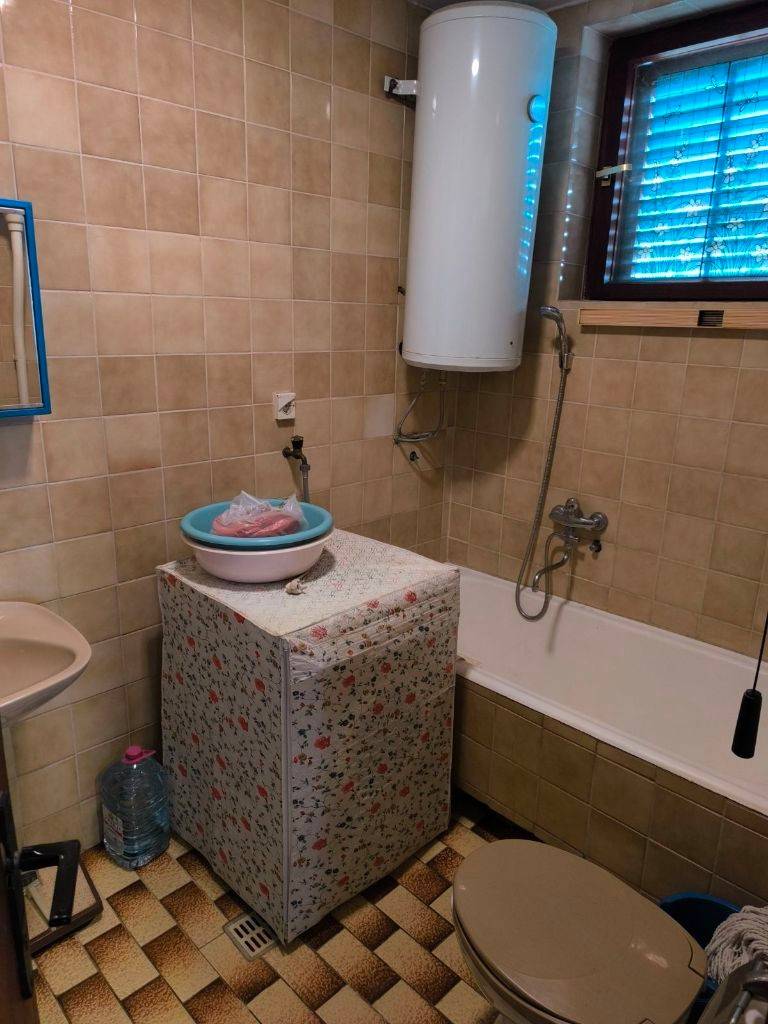 Kuća – Opština Pećinci, Sremski upravni okrug - Više