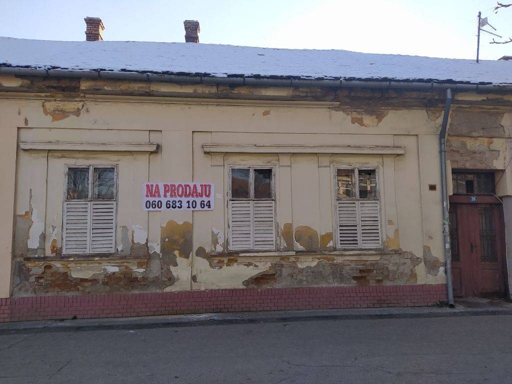 Pis, 200 m²