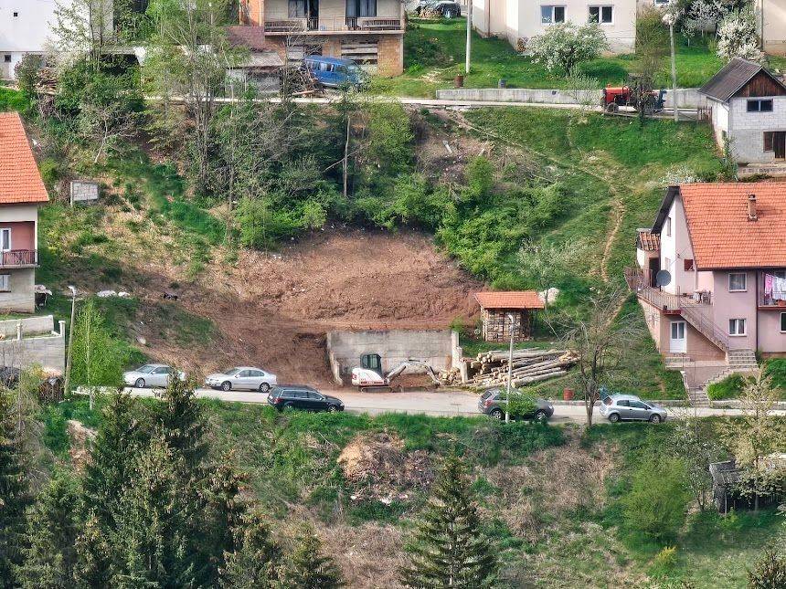 Prodajem plac u Novoj Varosi u blizini ski staze