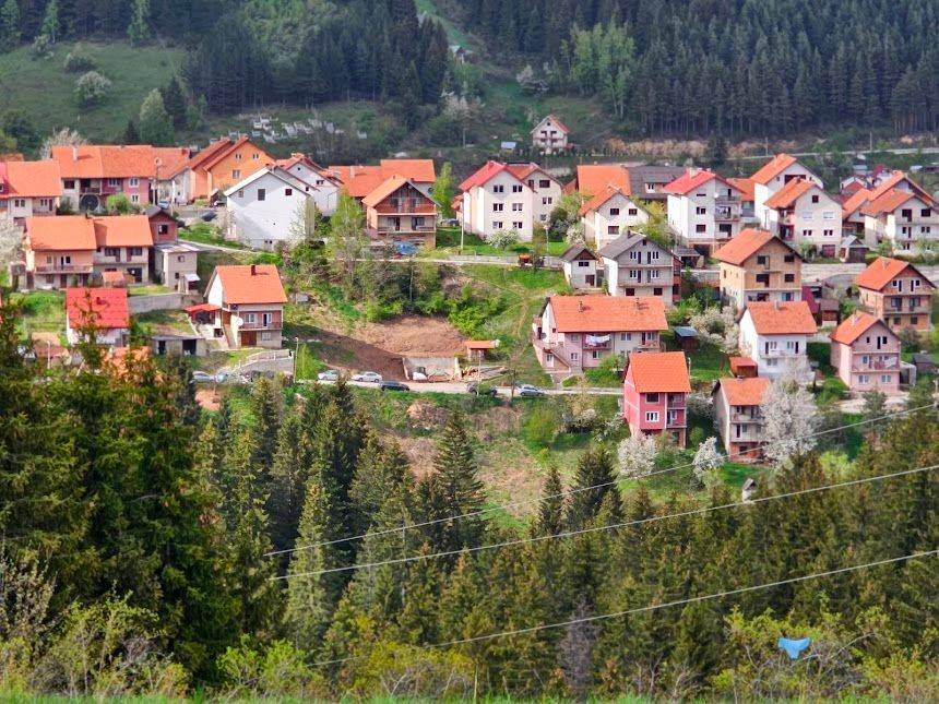 Prodajem plac u Novoj Varosi u blizini ski staze - Prikaz 2