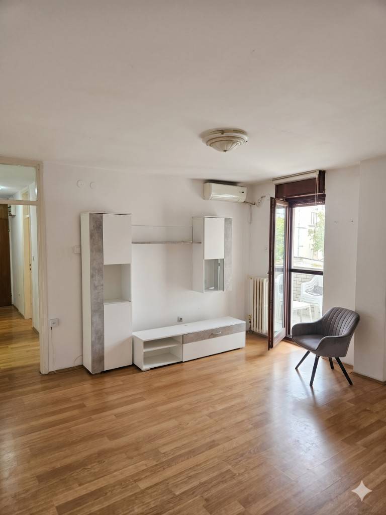 Stan – Novi Sad, Banatić, MZ Omaldinski pokret - Više