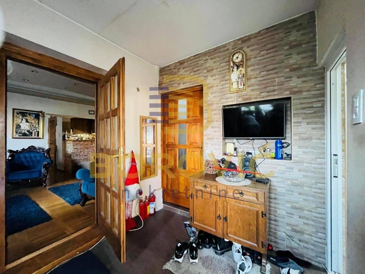 Krnjača , 188.8 m² , dve kuće - Prikaz 4