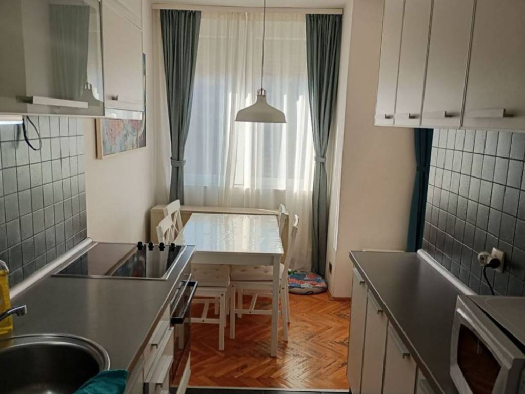 KUHINJA SA TRPEZARIJOM