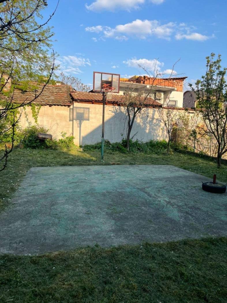 Kuća – Gradska opština Čukarica, Bele Vode, Čukarica - Više