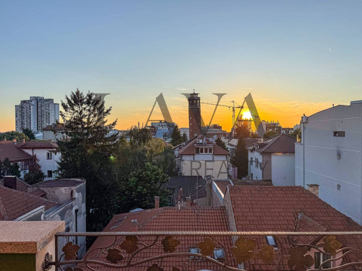 Gvozdićeva 15, Lipov lad, Zvezdara, Beograd - 10