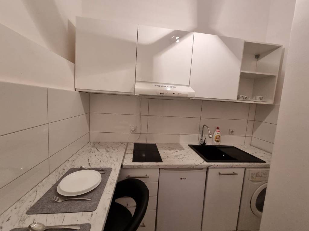 KUHINJA SA TRPEZARIJOM