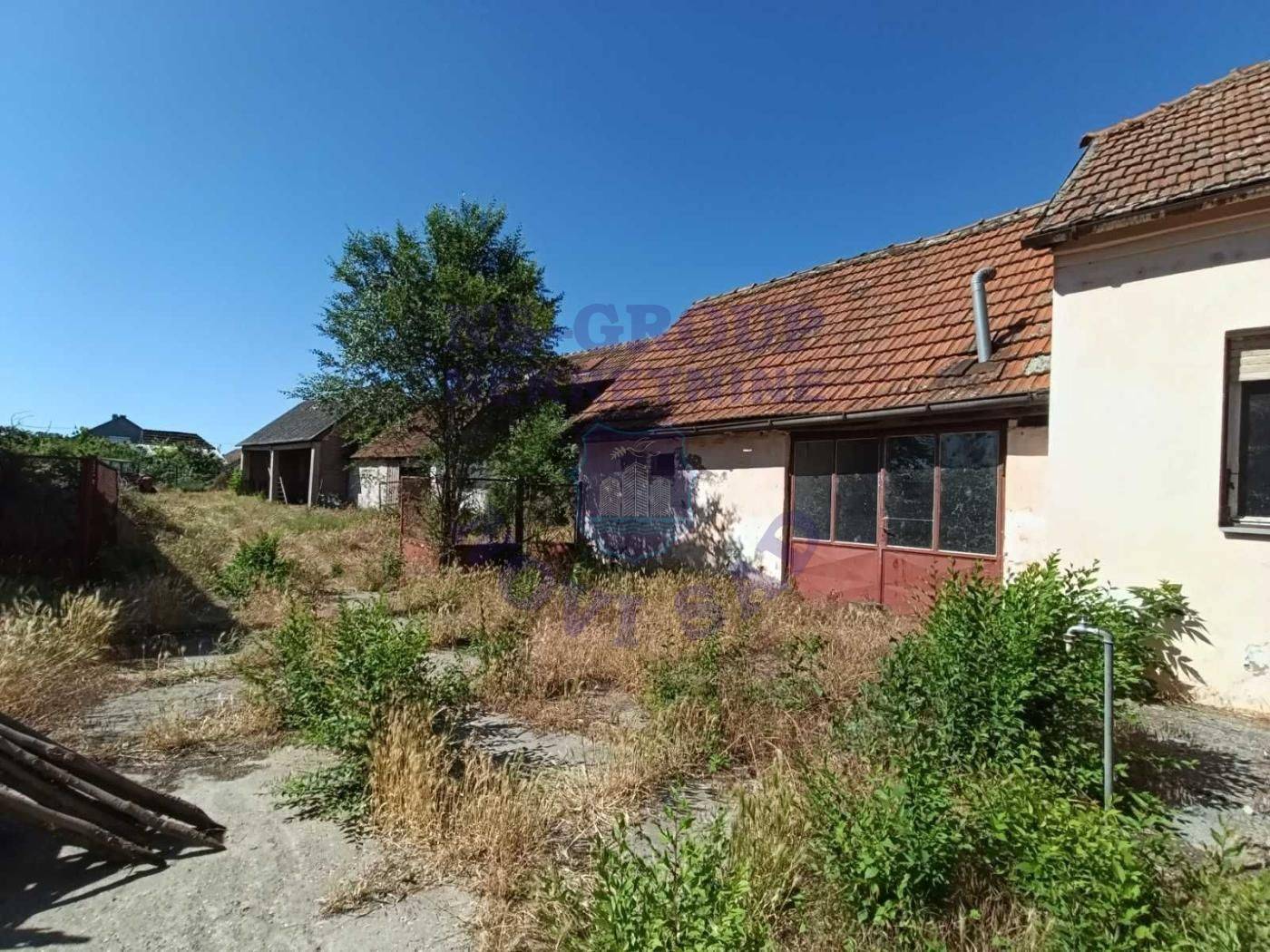Starija kuća za adaptaciju ili rušenje na dobrom placu - Prikaz 3