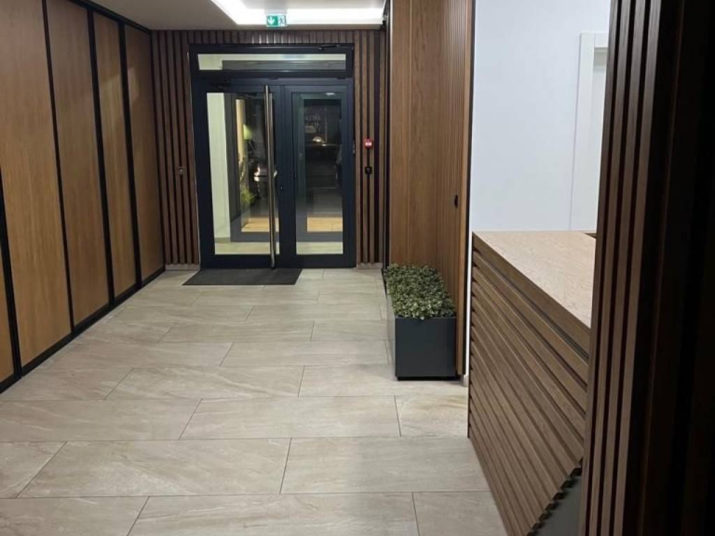 HODNIK ZGRAD SA RECEPCIJOM I OBEZBEĐENJEME