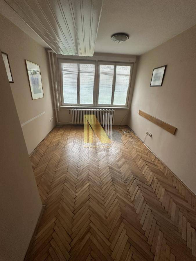 Izdaje se poslovni prostor na Bulevaru oslobođenja blizina Glavne autobuske stanice - Više