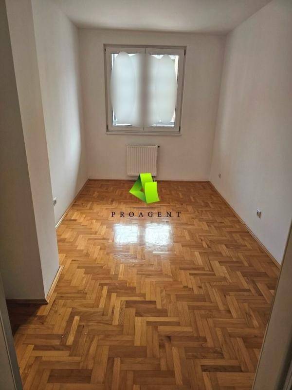 Neuseljavan jednoiposoban stan u modernom stambenom kompleksu na atraktivnoj lokaciji na Bulevaru Nemanjića ID#7246 - Prikaz 3