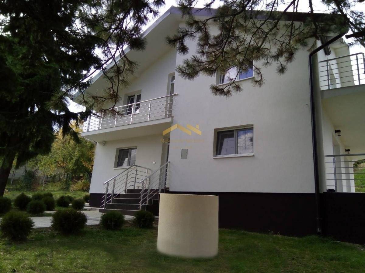 LUX KUĆA SA BAZENOM U OAZI MIRA ALIBEGOVAC, 4 KM OD CENTRA NOVOG SADA