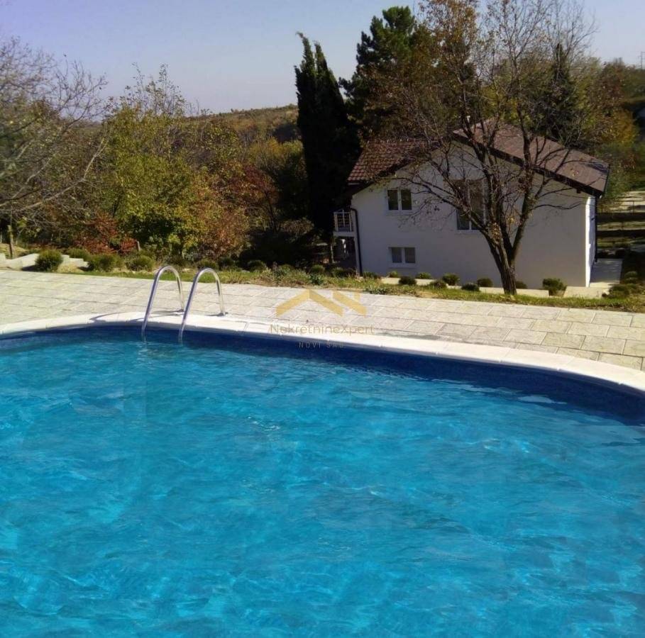 LUX KUĆA SA BAZENOM U OAZI MIRA ALIBEGOVAC, 4 KM OD CENTRA NOVOG SADA - Prikaz 2