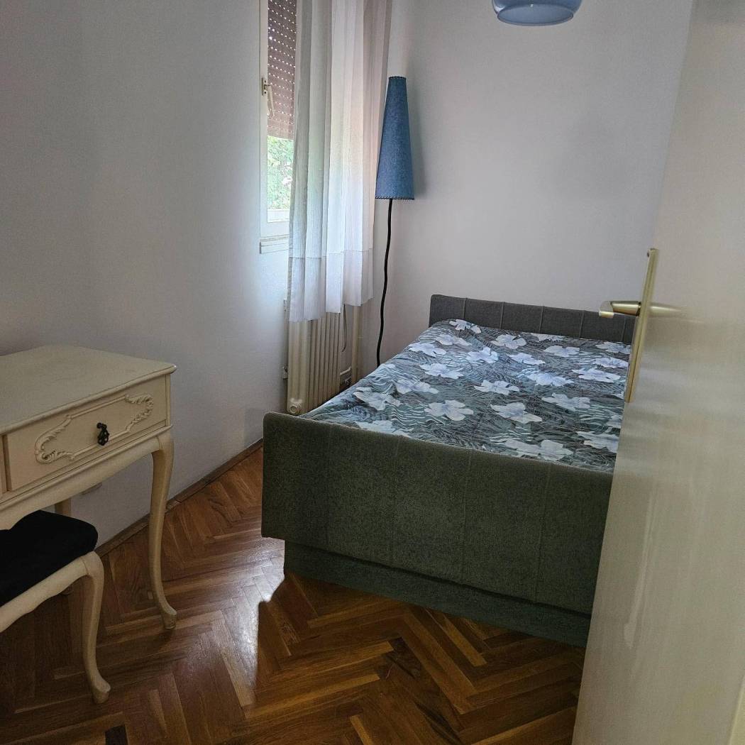 Apartment in Gradska opština Zemun, Sutjeska, Zemun - Više