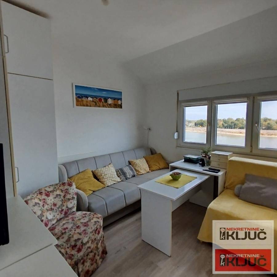BEOGRADSKI KEJ, 19 m², Garsonjera, Polunameštena