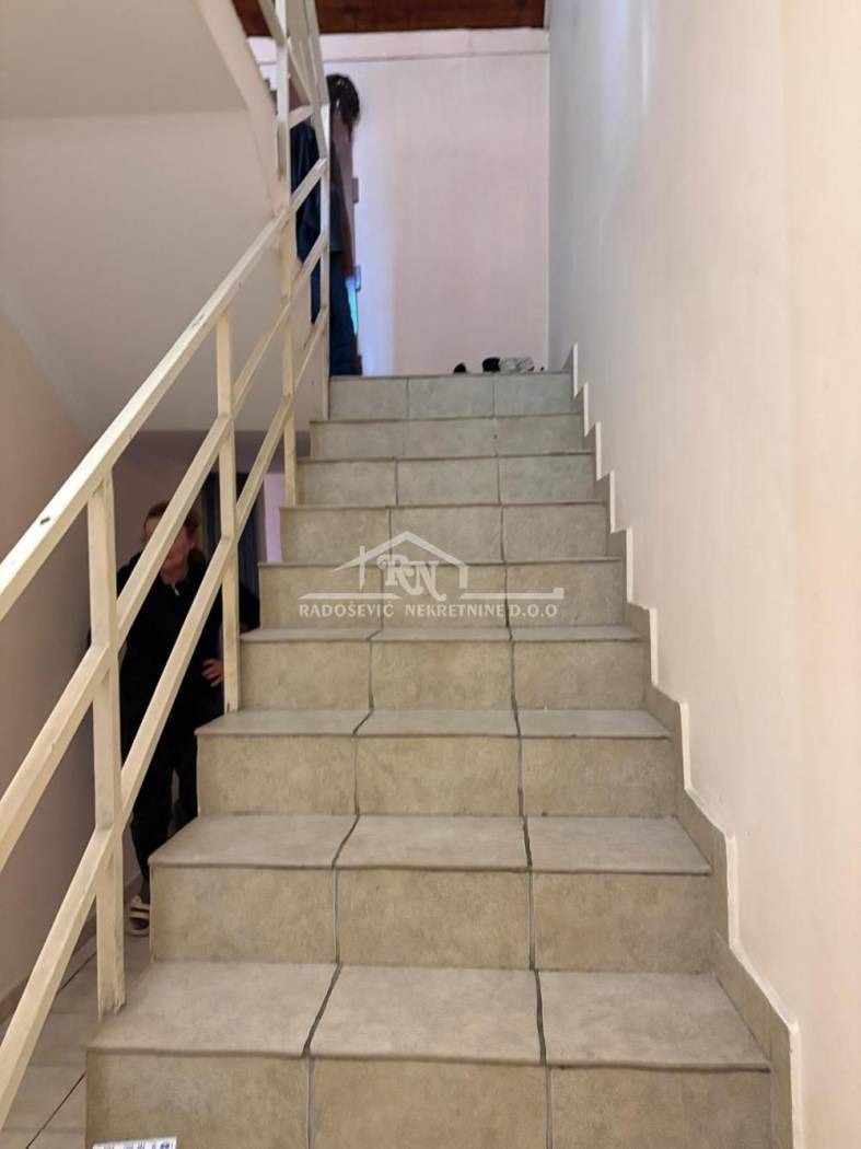 Petlovo brdo, Gočka, 62 m²+25 m², 1 ar dvorišta ID#1640 – další