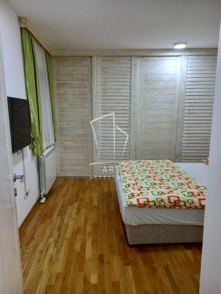 Palilulska pijaca, 76 m² ID#14395 - Više