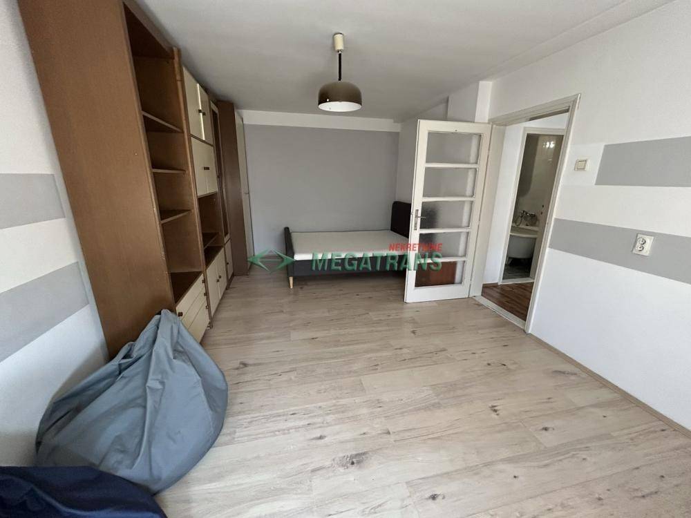 Stan – Novi Sad, Banatić, MZ Omaldinski pokret - Više