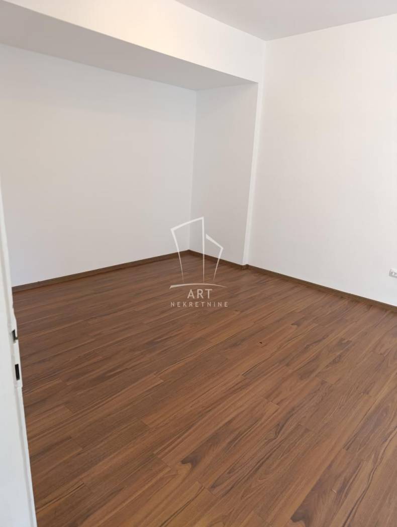 Nebojšina, Poslovni prostor 47,5 m² ID#9076 - Više