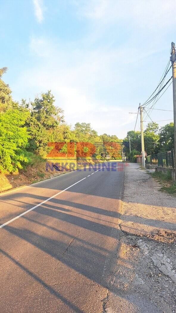 Pinosava, centar, Odličan građevinski plac pored puta