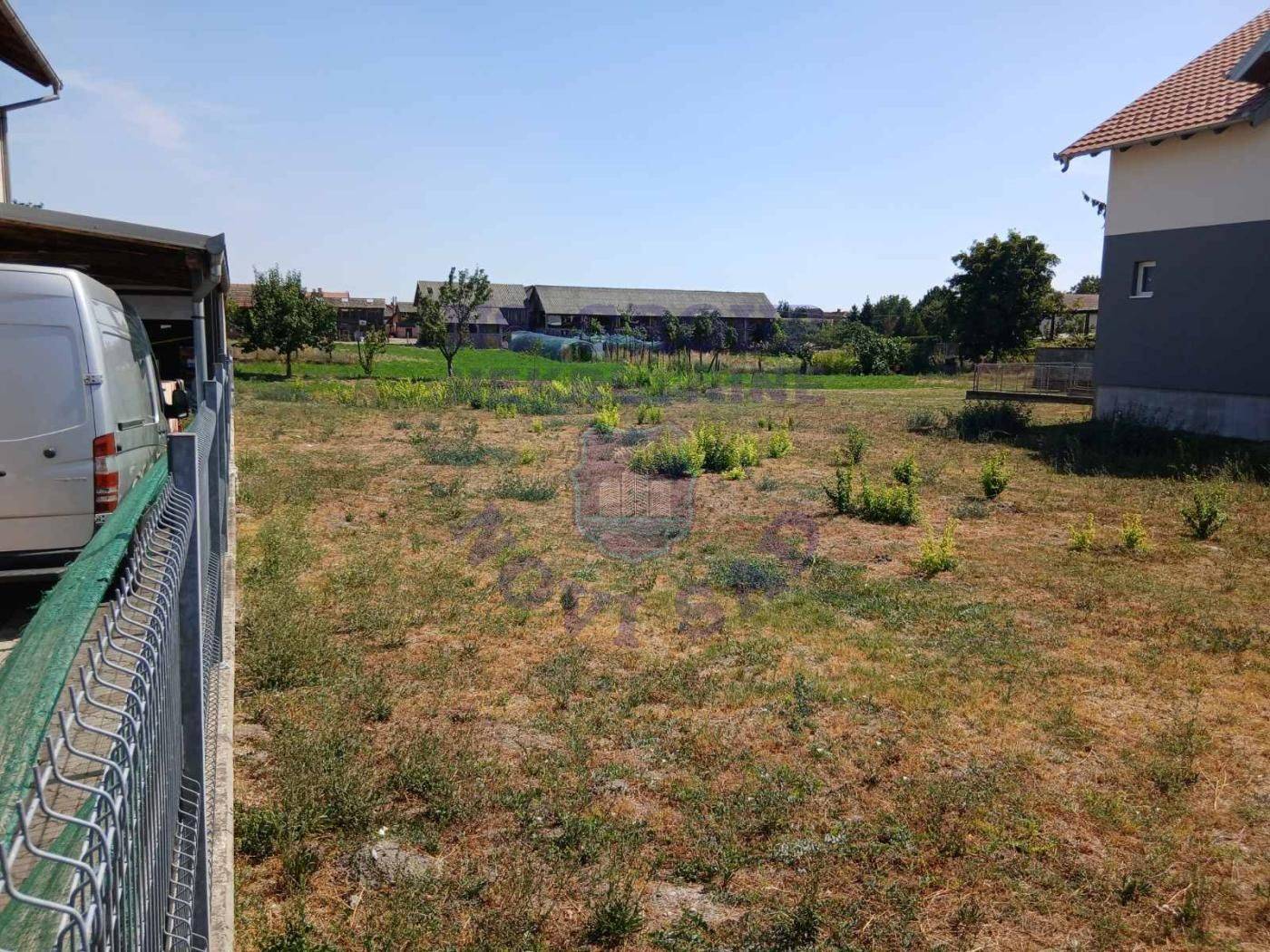 Plac 685 m² odlično pozicioniran i dobrih dimenzija