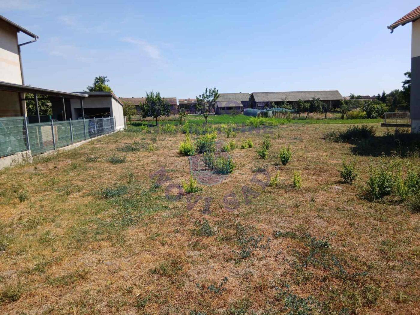 Plac 685 m² odlično pozicioniran i dobrih dimenzija - Prikaz 2