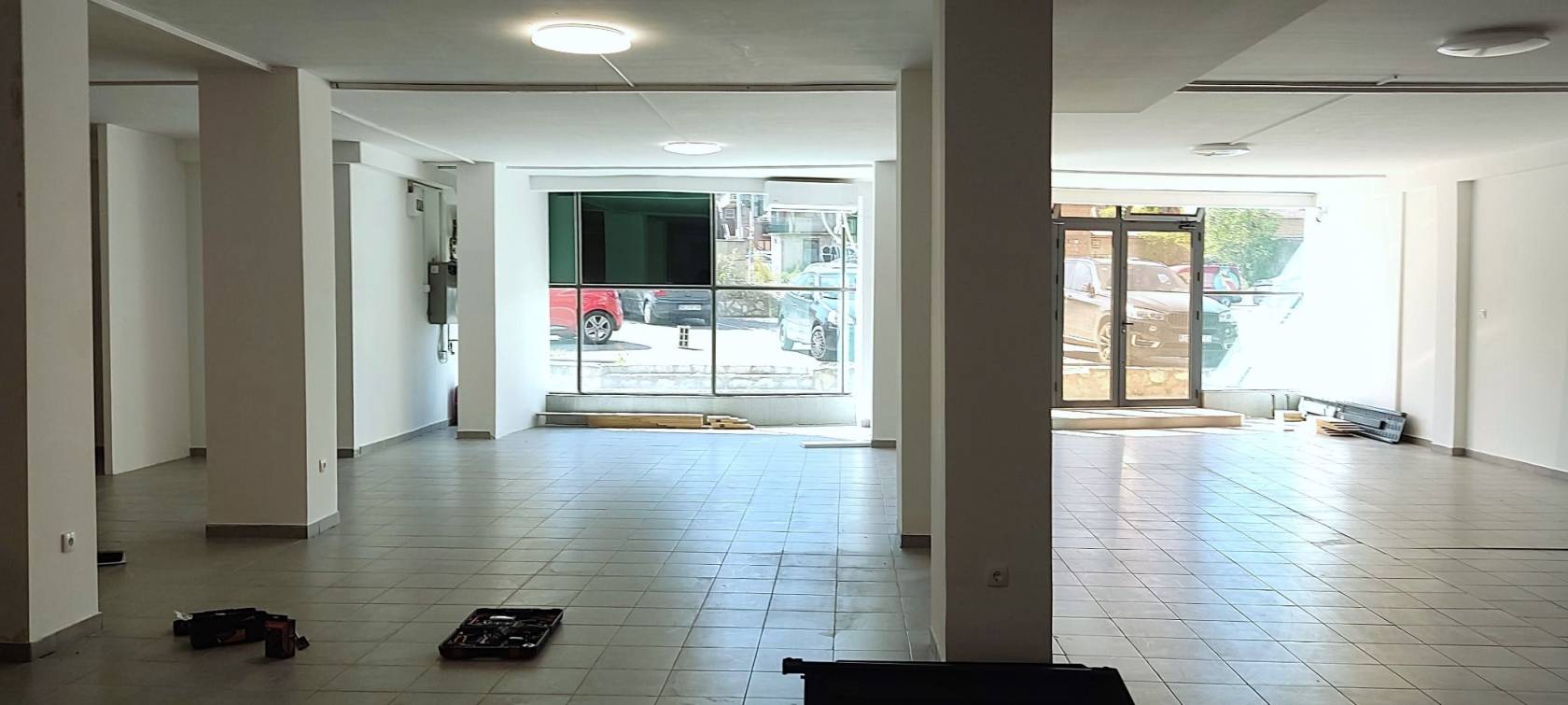 Robna kuća, klinika, kafić, škola, izlog, parking .. - Prikaz 3