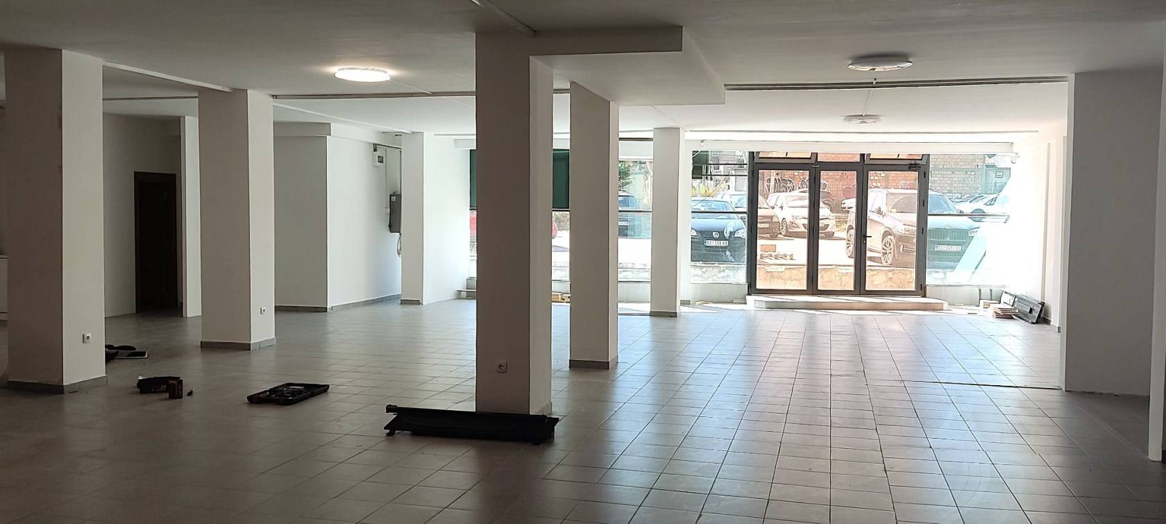 Robna kuća, klinika, kafić, škola, izlog, parking .. - Prikaz 5