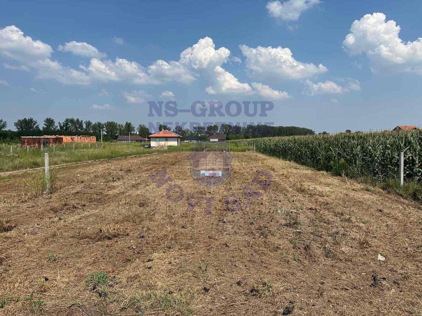 Plac 593 m² Rumenka