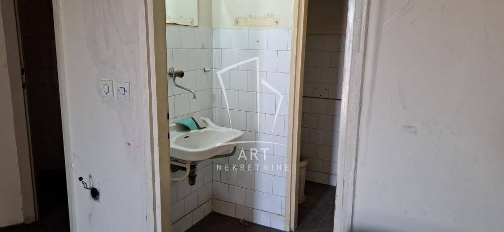 Lokal za renoviranje po vašoj meri Brankova ulica, 30 m² ID#15744 - Više