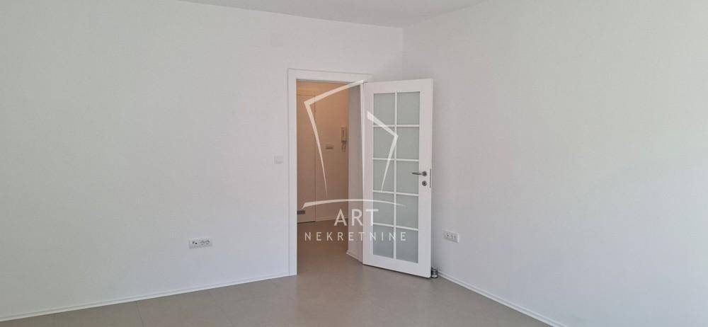 Renoviran i svetao PP 60 m²+terasa, Svetogorska ulica ID#16419 - Prikaz 2