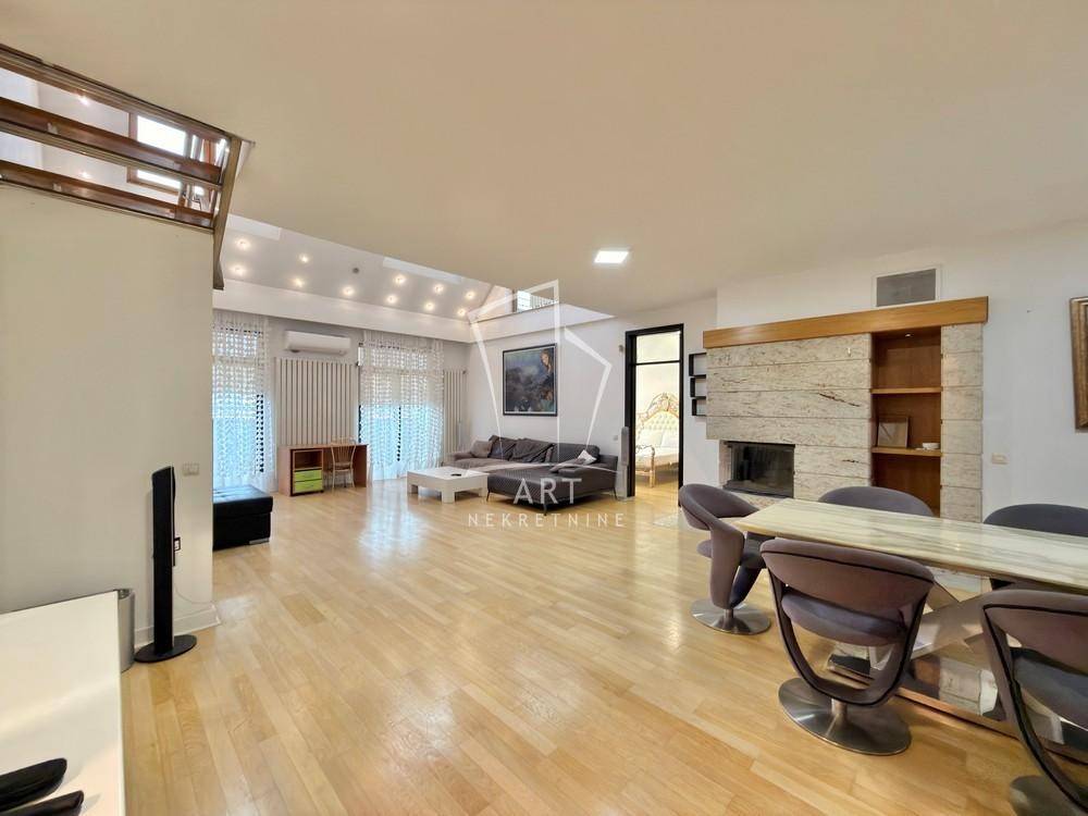 Apartament me 5 dhoma, 222 m²
