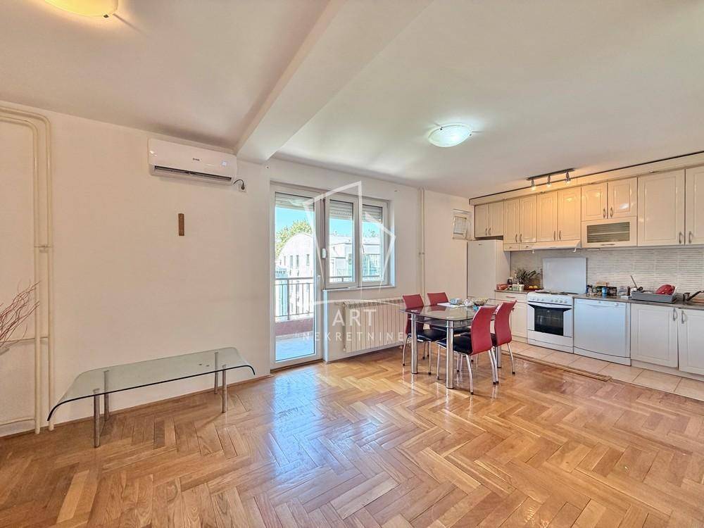Apartament me 4 dhoma, 62 m²