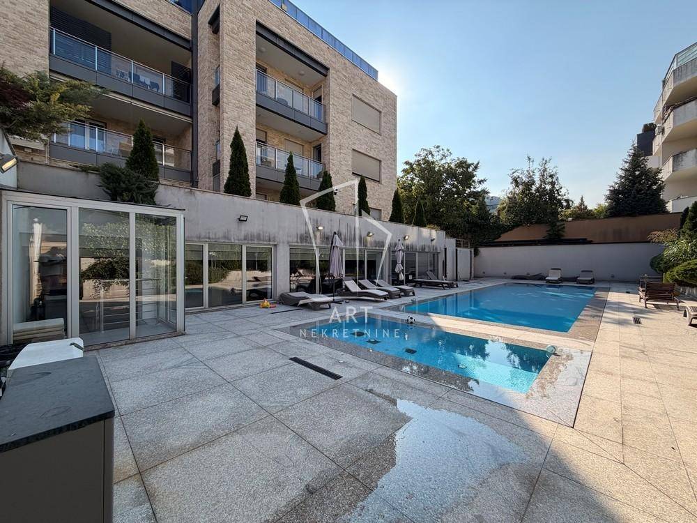 Apartament me 5 dhoma, 210 m²